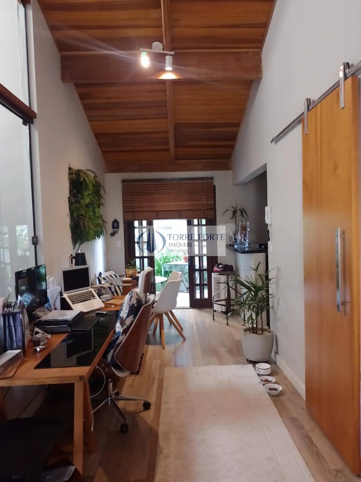Imagem Casa com estilo moderno, 3 dormitórios, 4 vagas no Jardim Vila Galvão