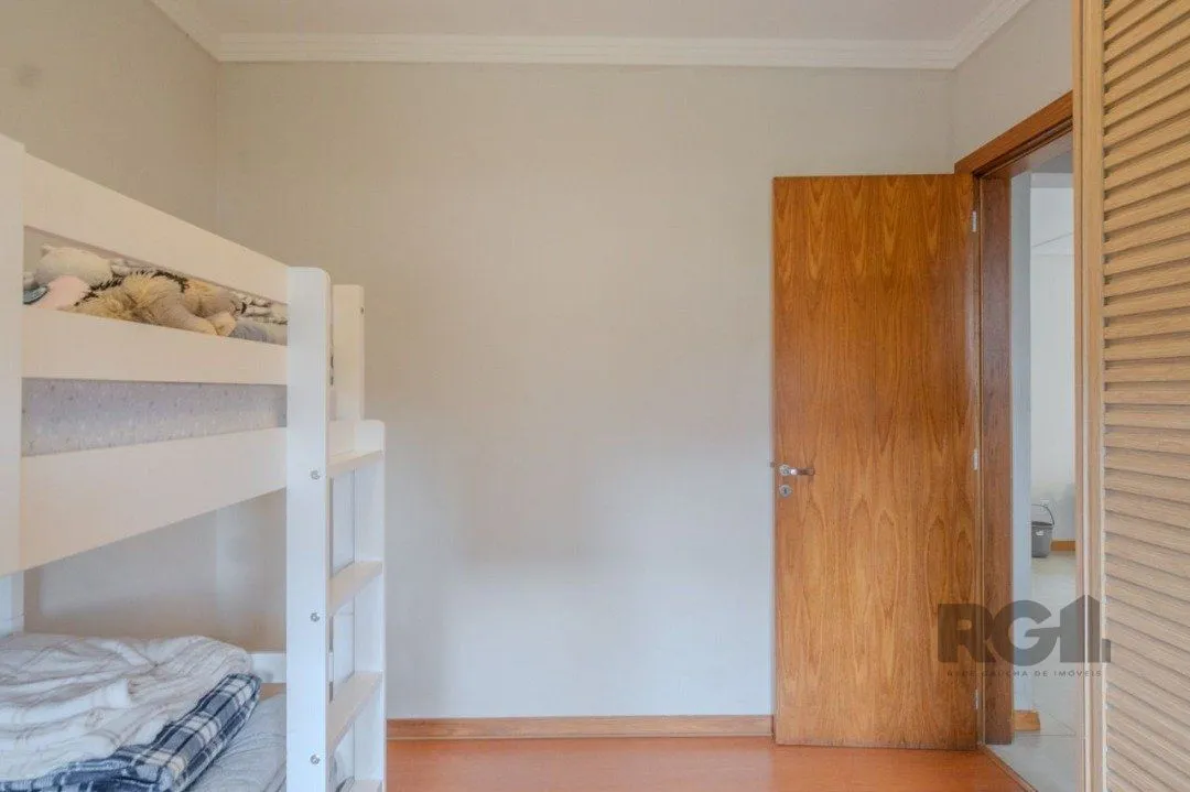 Imagem Ótimo apartamento, reformado , dois dormitórios e uma suíte, vaga escriturada.