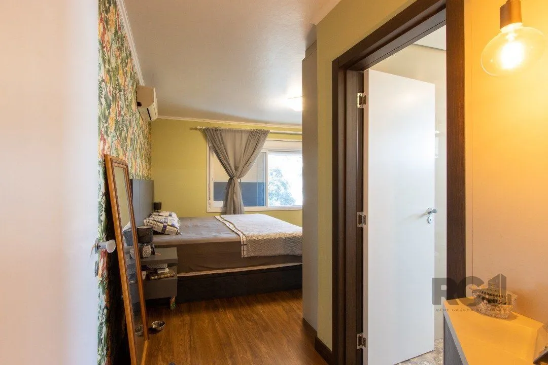 Imagem Apartamento reformado de 124m² privativos- 3 dormitórios sendo 1 suíte no bairro Medianeira