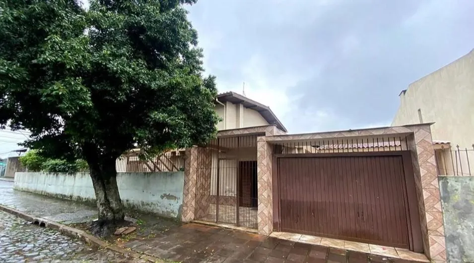 Imagem Sobrado para Venda em Novo Hamburgo / RS no bairro Canudos