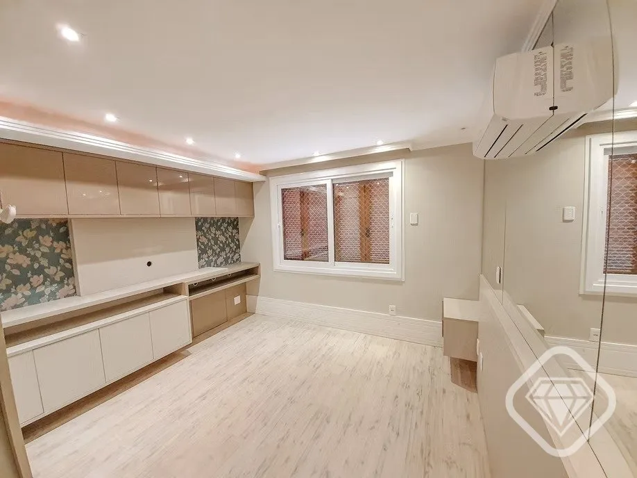 Imagem Casa em condomínio fechado à venda.

Ampla metragem, alto padrão construtivo e vista privilegiada...
