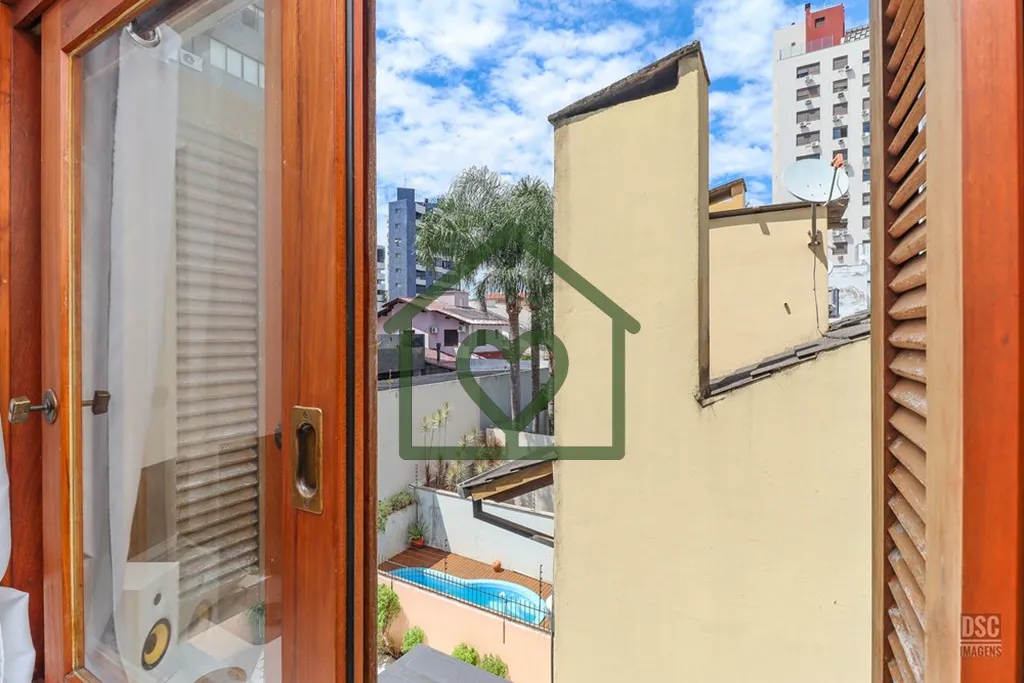 Imagem Descubra seu novo lar em um dos bairros mais desejados de Porto Alegre. Localizado no Jardim Itu Sab...