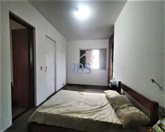 Imagem Vende um excelente sobrado de 216m² em ótima localização