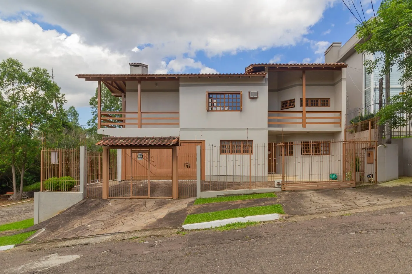 Imagem Sobrado semi mobiliado para venda de 4 dormitórios, bairro Canudos em Novo Hamburgo/RS.