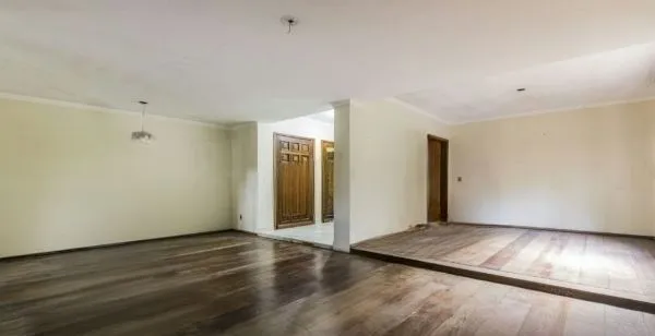 Imagem Casa sobrado no bairro Auxiliadora de 5 dormitórios e 4 vagas