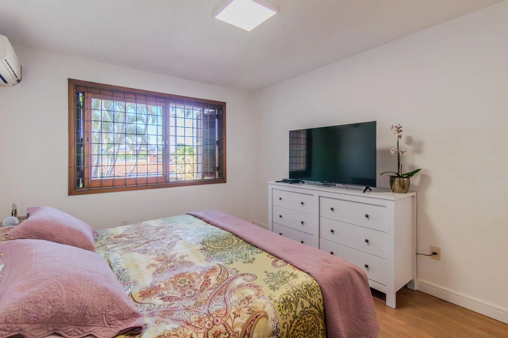 Imagem Casa para Venda - 410m², 3 dormitórios, sendo 3 suites, 2 vagas - Ipanema