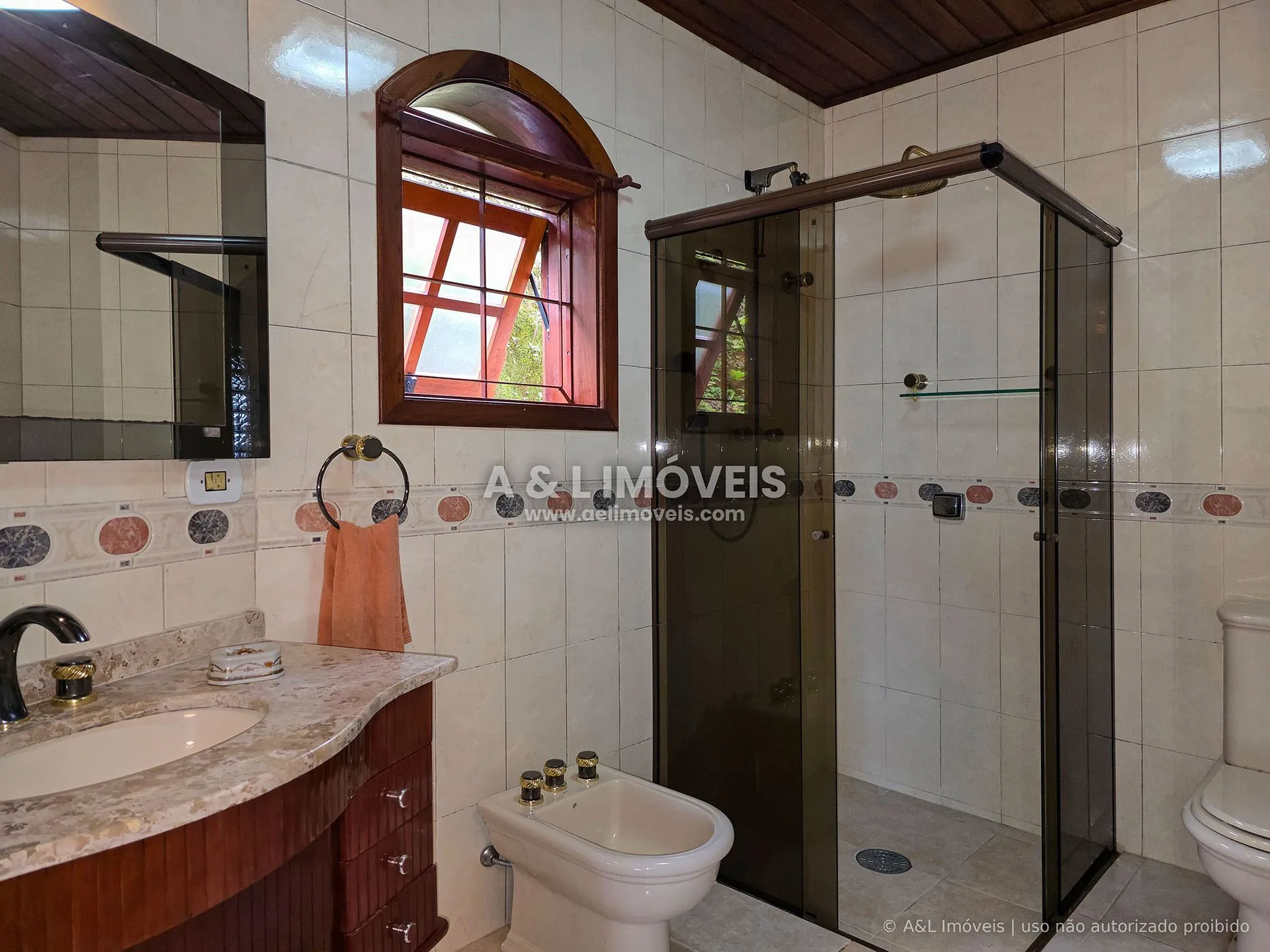 Imagem Casa com lareira, calefação e jardim no Alto do Capivari