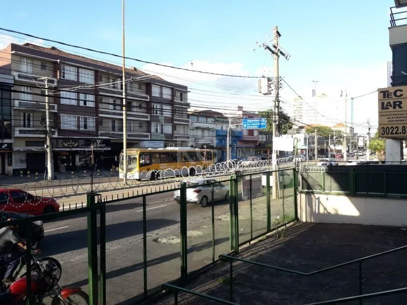 Imagem na Assis Brasil, Casa para Venda - 220m², 3 dormitórios, 2 vagas - Passo da Areia
