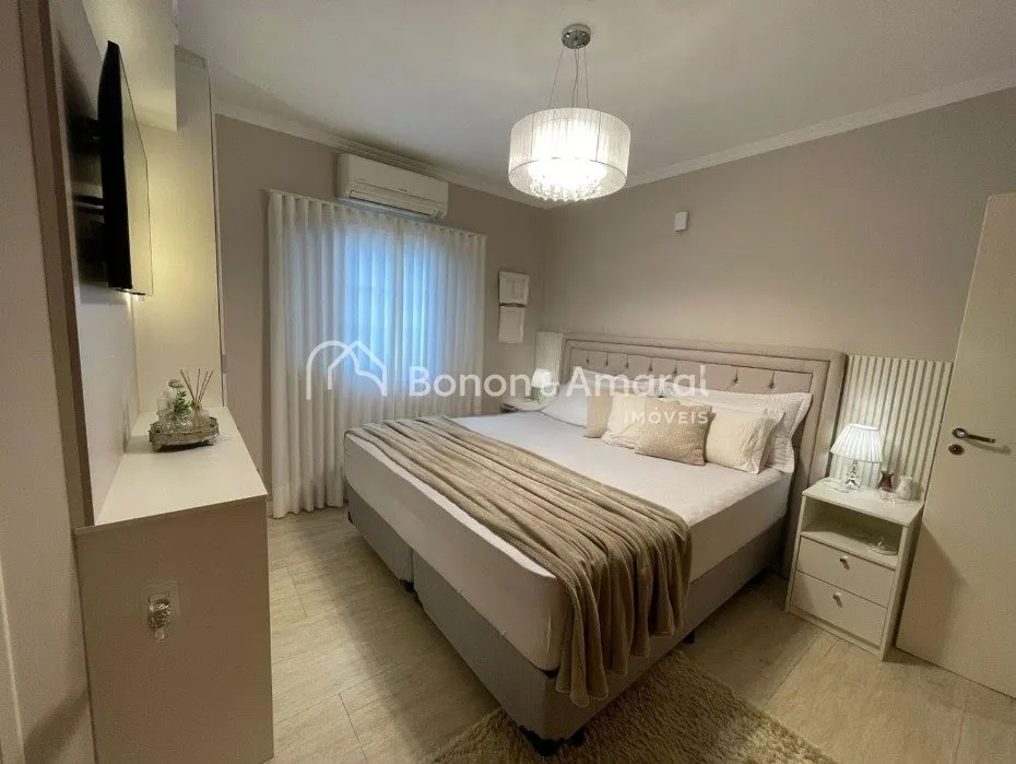 Imagem Casa reformada e moderna no Condomínio Mirante do Lenheiro, Valinhos - 3 dormitórios, espaço gourmet e segurança 24h.