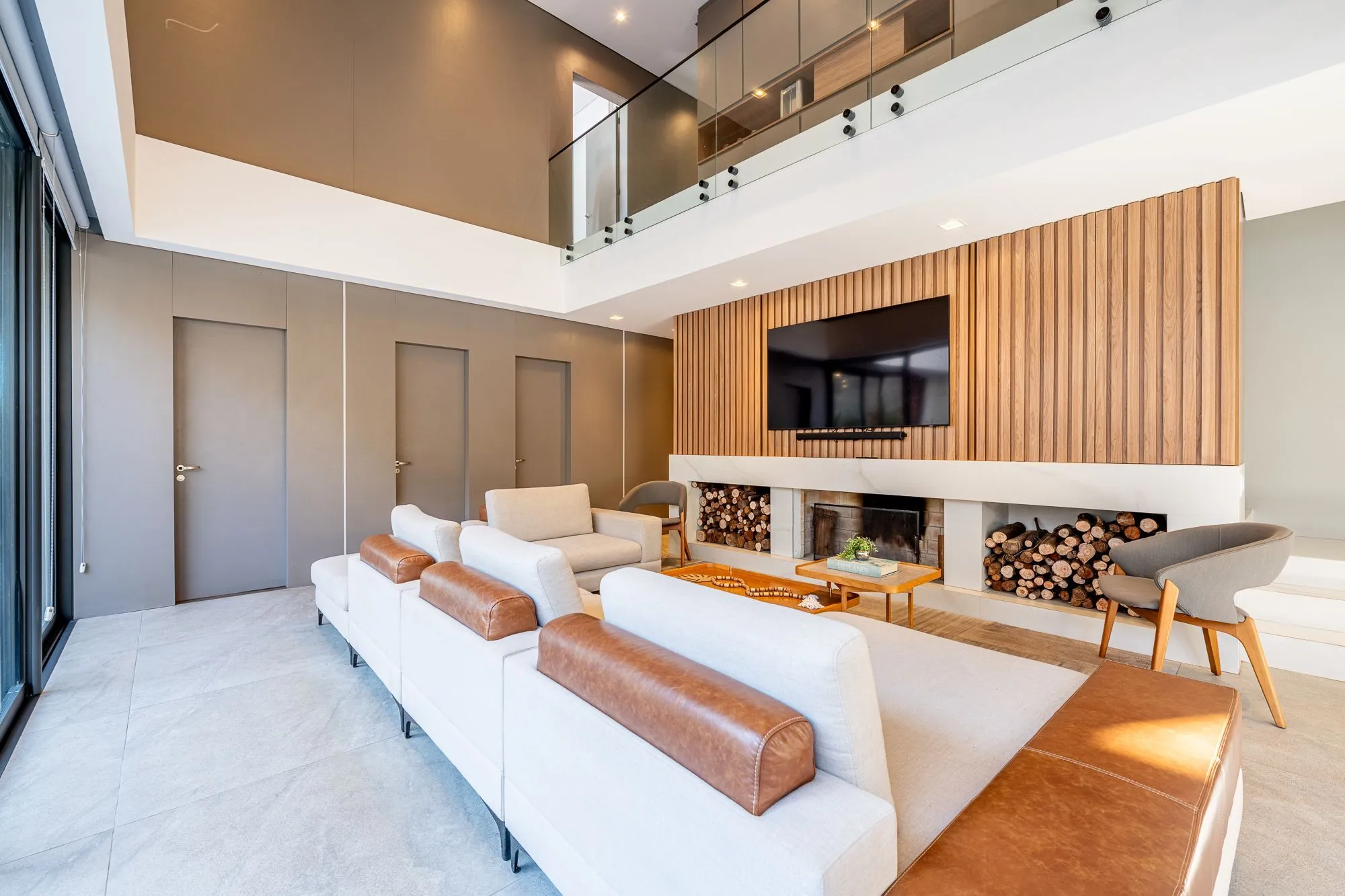 Imagem Casa ampla e aconchegante no Alphaville com piscina e segurança 24h