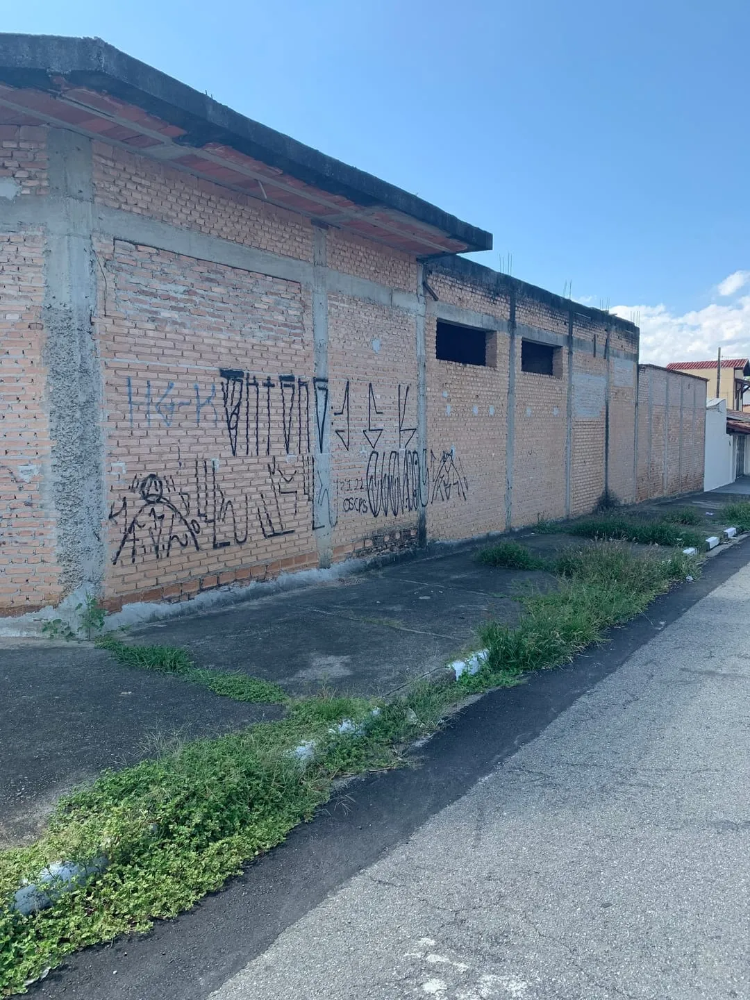 Foto do imóvel Casa à venda 3 Quartos, 2 Suites, 4 Vagas, 600M², Jardim Santa Cecília, Pindamonhangaba - SP