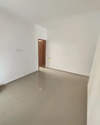 Imagem Casa em Guaratuba a 250 metros do mar contendo 3 quartos sendo 1 suite, semi-mobiliada.