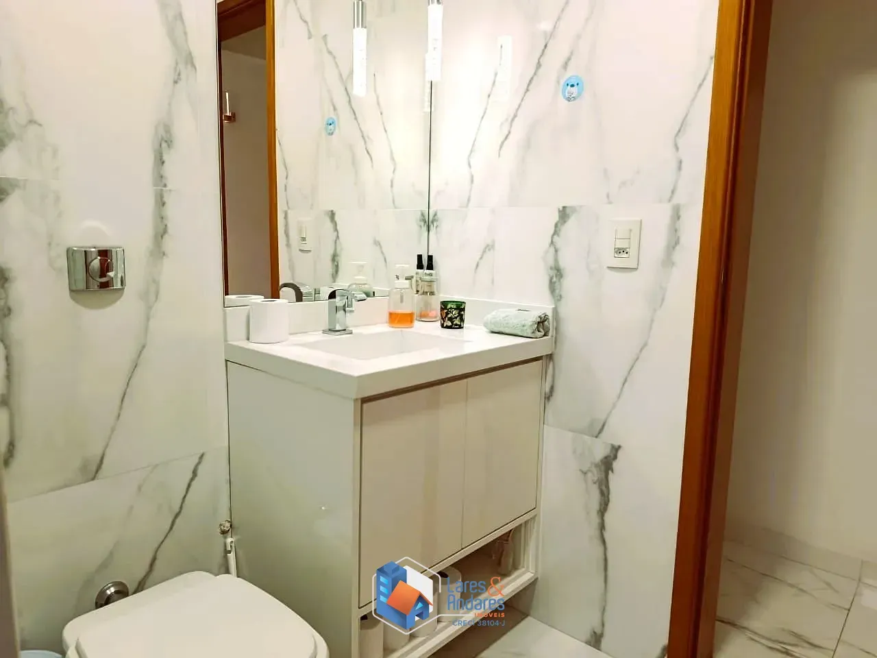 Imagem SOBRADO IMPECÁVEL À VENDA COM 250 M², 3 DORMS (1 SUÍTE), COZINHA INTEGRADA COM ÁREA GOURMET, MÓVEIS PLANEJADOS E 2 VGS - VILA PRUDENTE, SÃO PAULO, SP.