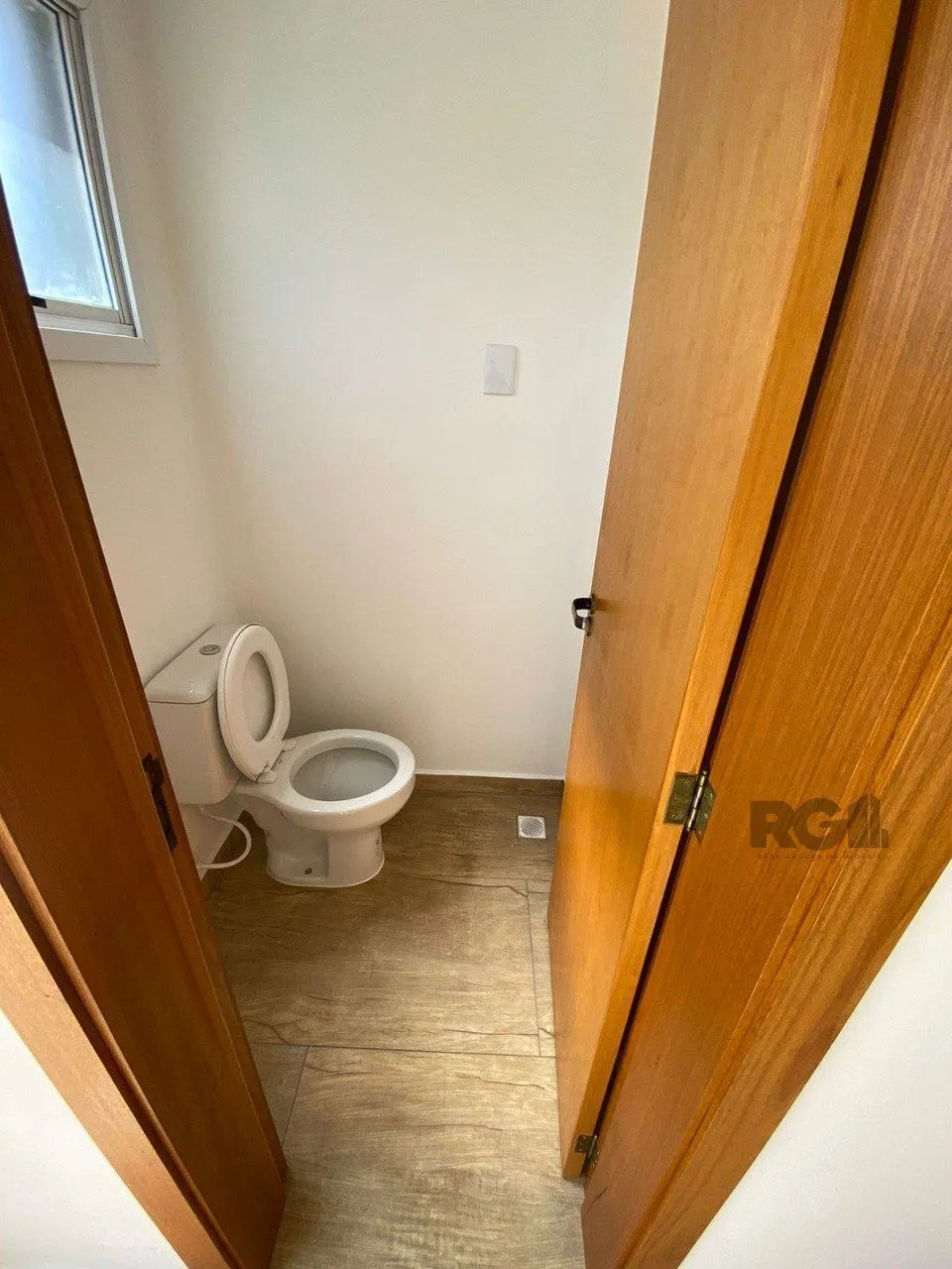 Imagem Casa com 03 Dormitórios / Amplo Terraço e Pátio