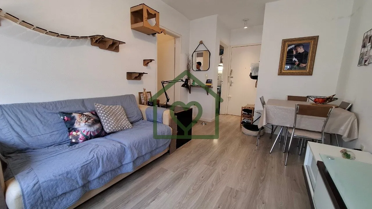 Imagem Apartamento 1 dormitório com vaga no Bairro Passo da Areia, logo atrás do Parque Germânia. Living...