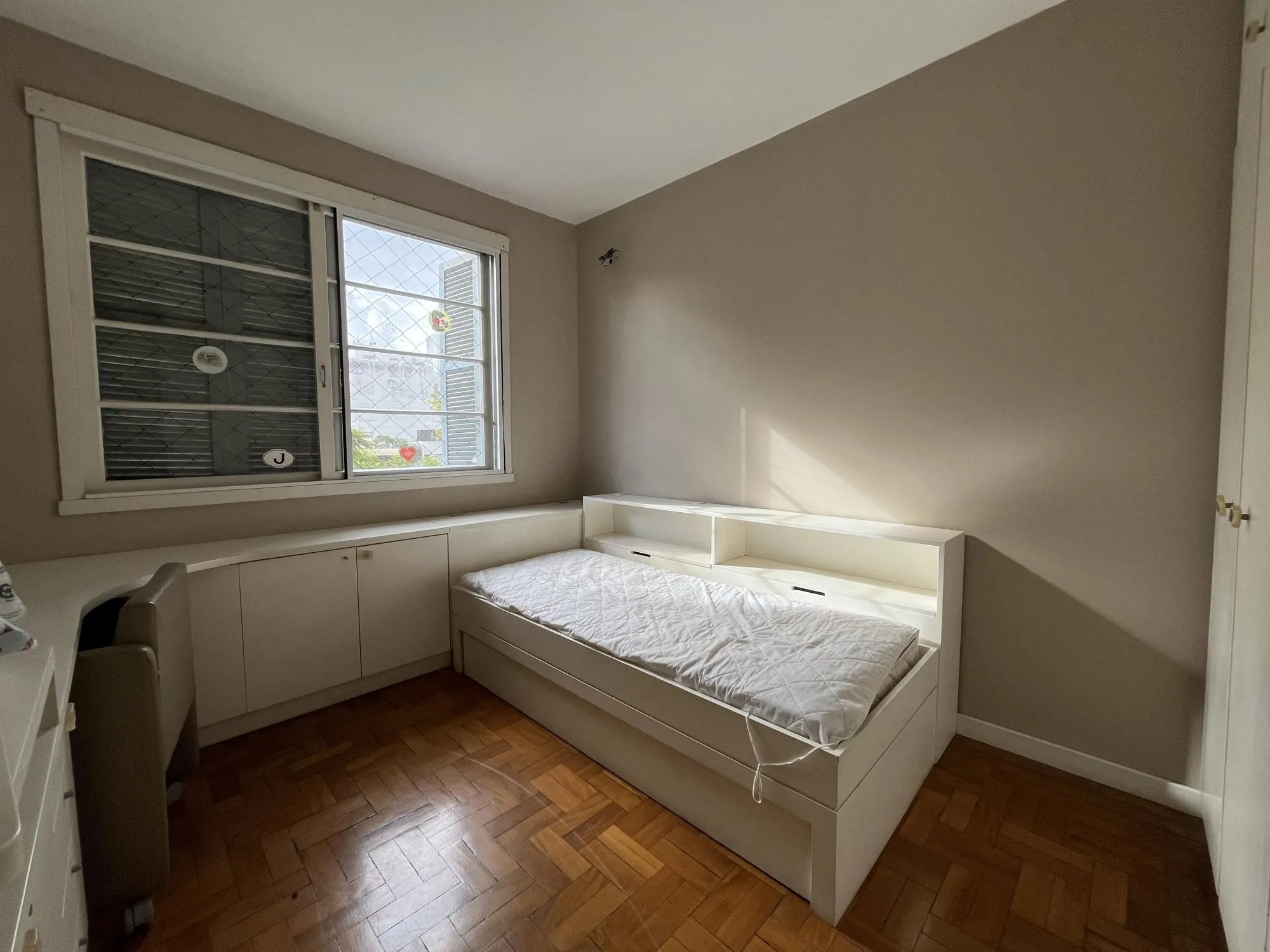 Imagem Apartamento de dois quartos e uma vaga de garagem no bairro Auxiliadora em POA