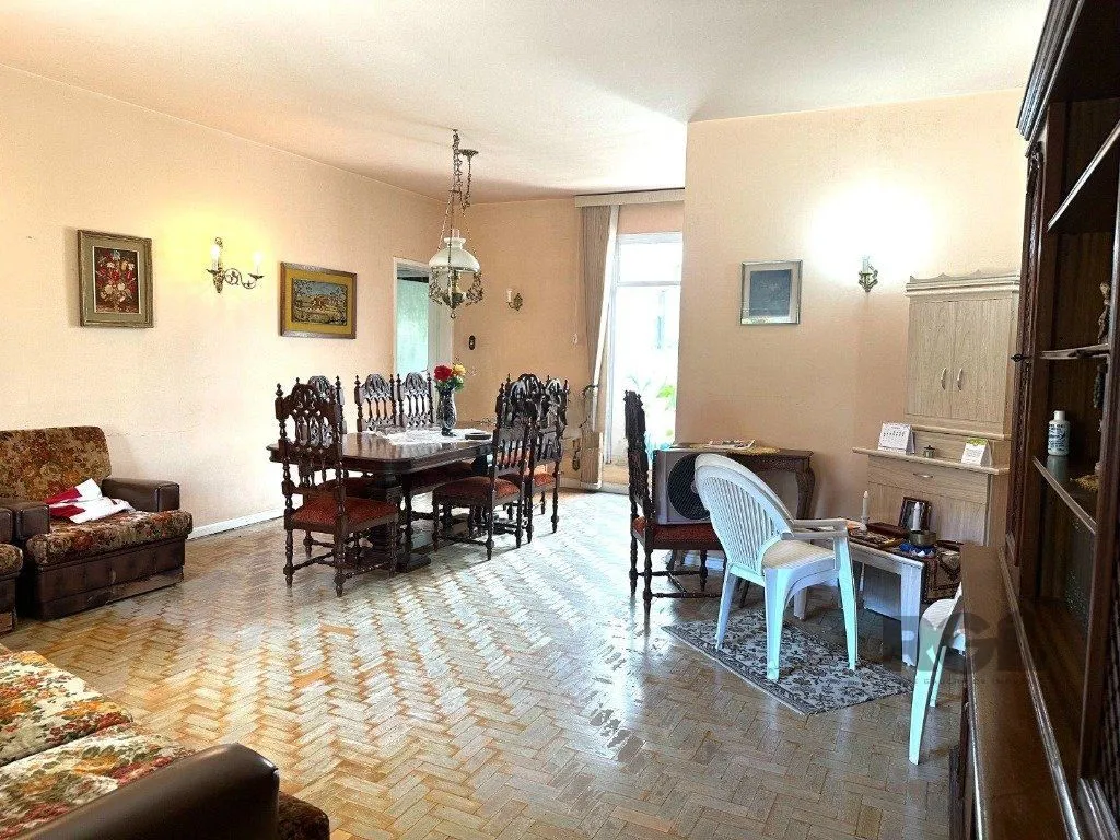 Imagem Casa 3 dormitórios no Bairro Glória, próxima a Prof. Oscar Pereira.