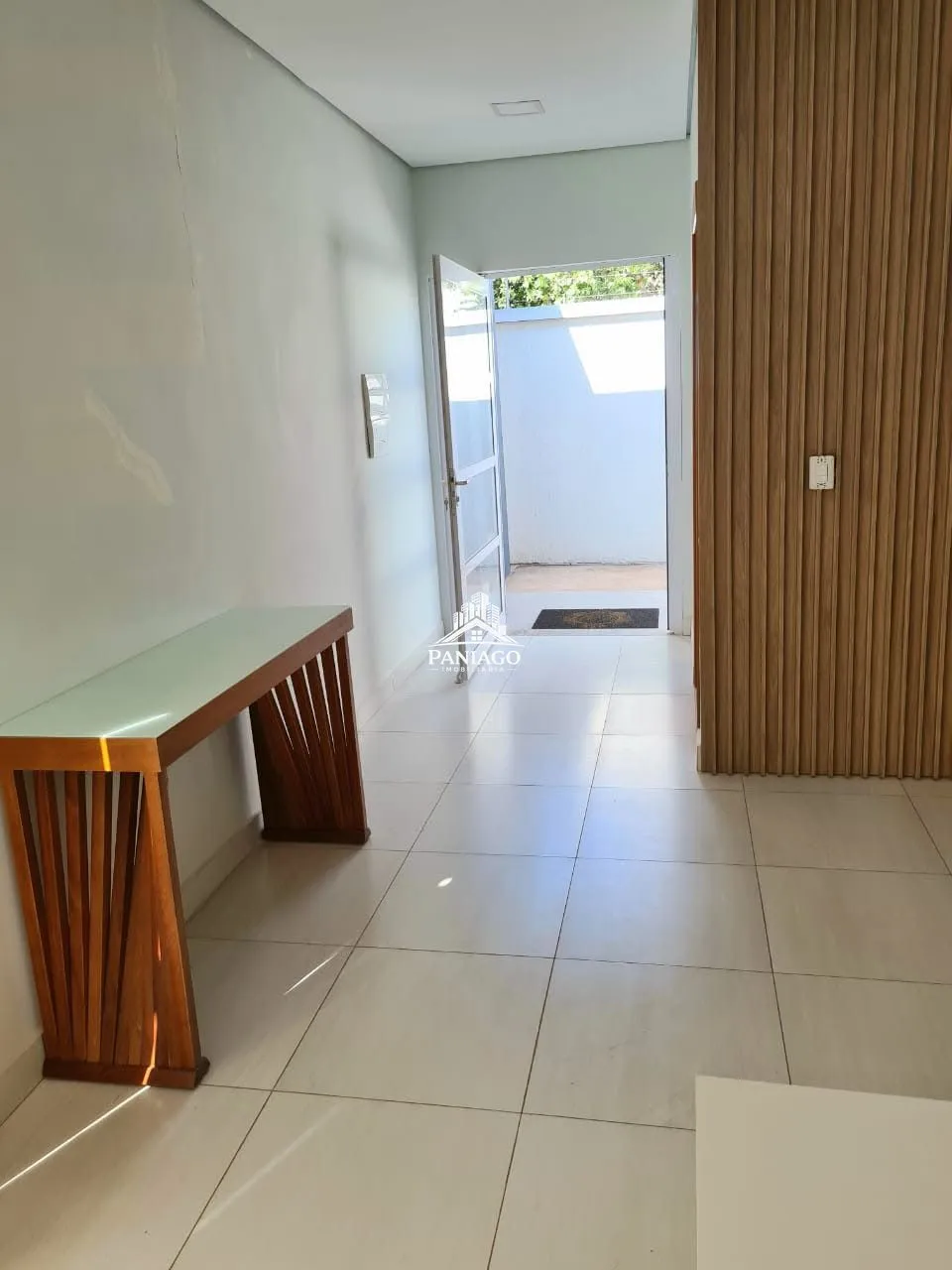 Imagem Casa com 3 Quartos, Piscina e Energia Solar à Venda no Jardim Comodoro