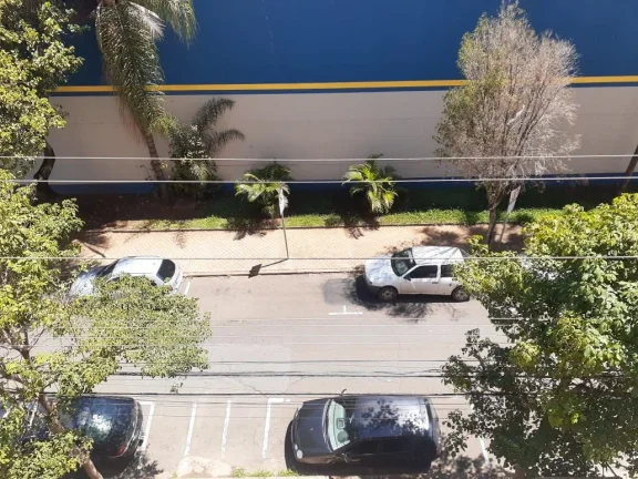 Imagem Apartamento espaçoso com 3 dormitórios, todos com armários planejados, sendo 1 suíte confortáve...