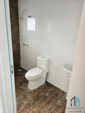 Imagem Sobrado em condomínio, amplo terreno, 03 quartos c/suíte, no Guabirotuba em Colombo -PR