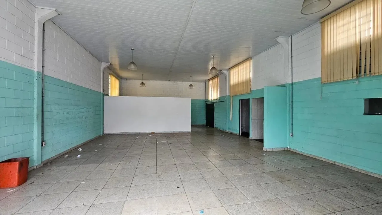 Imagem Aluga-se Galpão Comercial na Avenida Américo Figueiredo, Sorocaba ? 820m² de Área Total