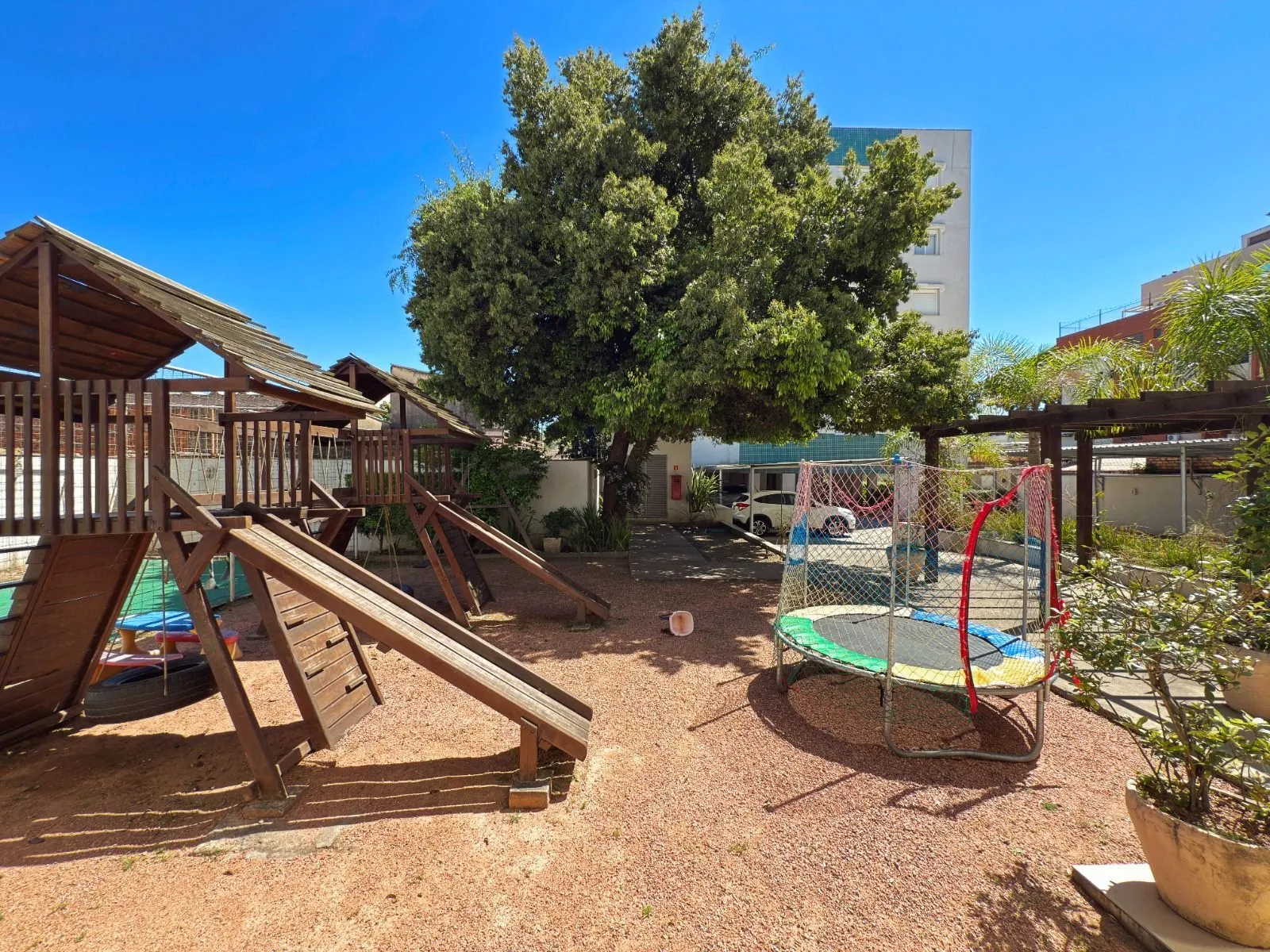 Imagem Excelente apartamento de 3 dormitórios, 1 suíte e 2 vagas de garagem.