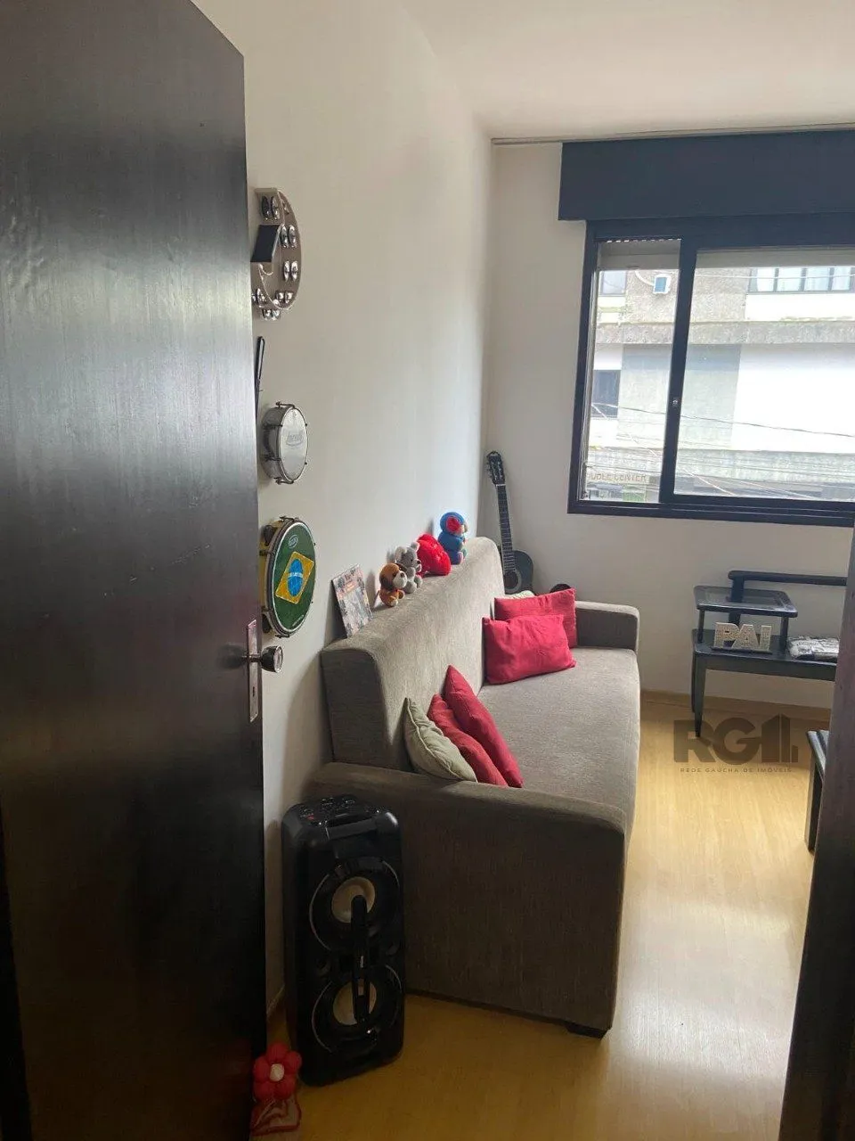 Imagem Apartamento de 2 dormitórios, sala, cozinha, banheiro, área de serviço com vaga de garagem escriturada e coberta