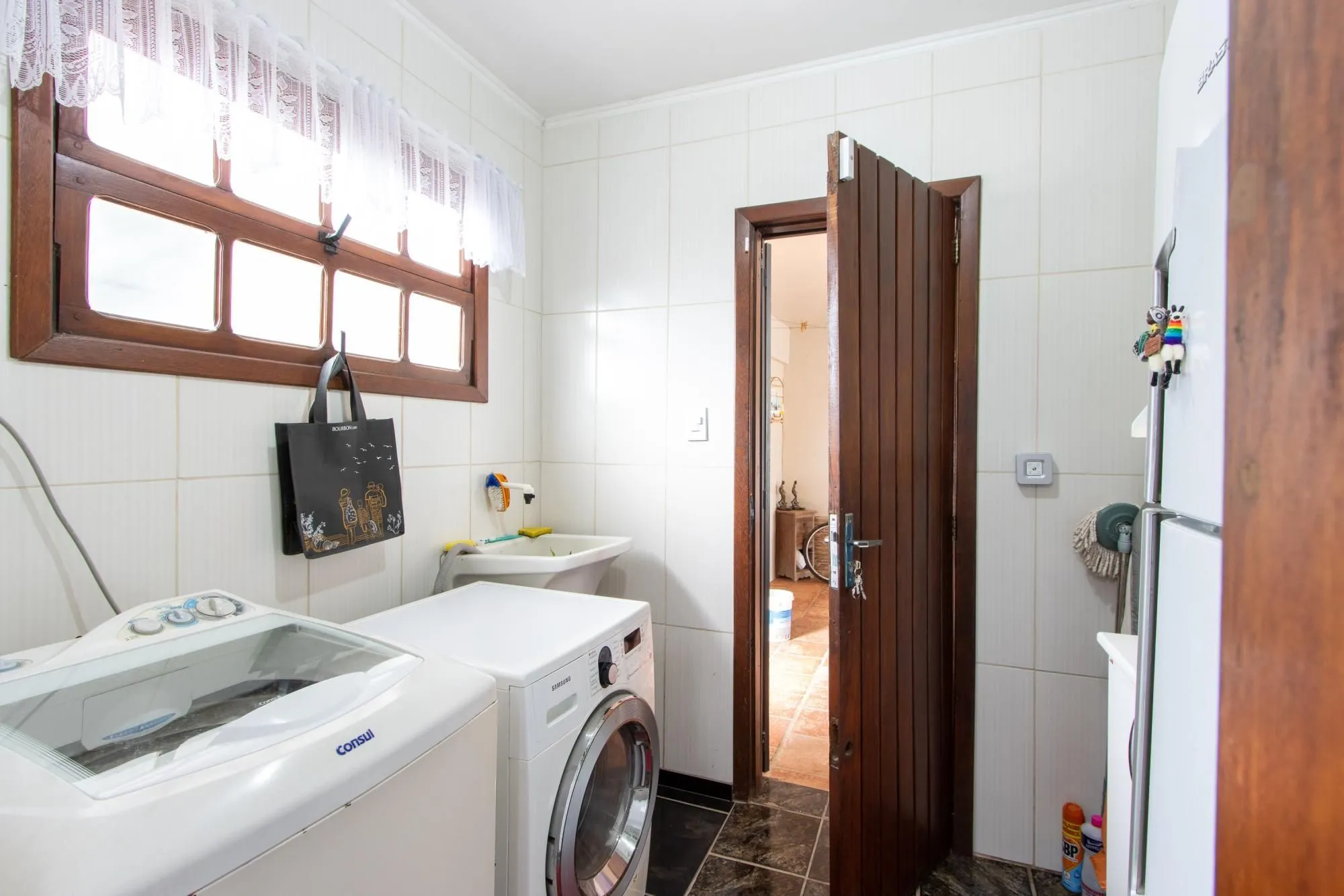 Imagem Casa em Vila Nova, Porto Alegre! Com 160m² de área privativa e um total de 899m²