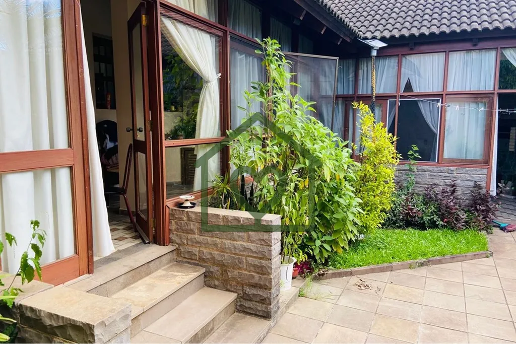 Imagem Imagine viver em uma casa onde cada ambiente convida ao conforto e ao bem-estar. Esta residência no...