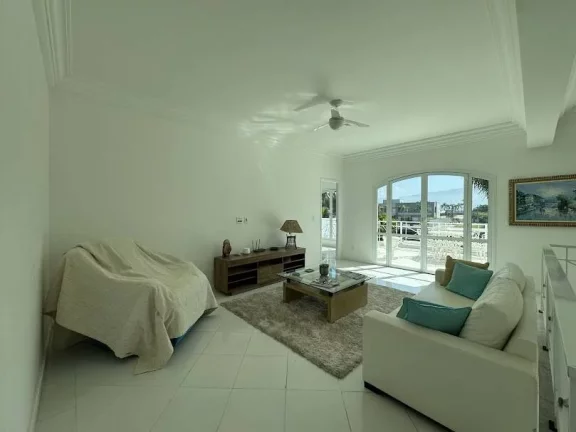 Imagem Casa cinematográfica em Condomínio Náutico