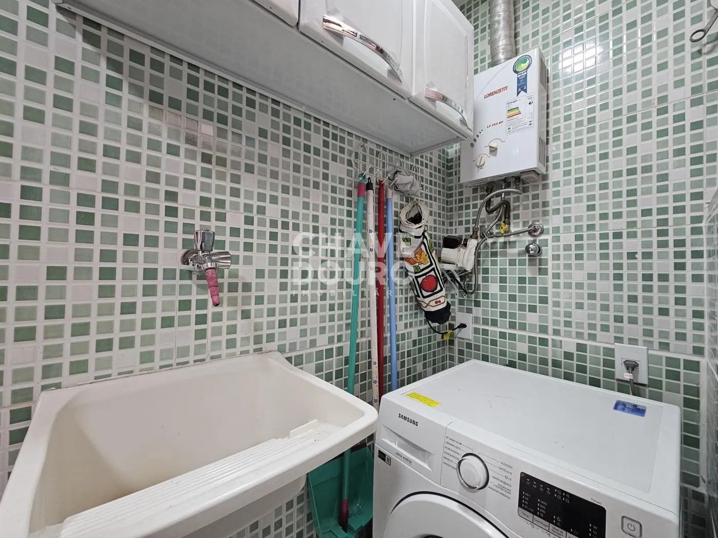 Imagem Apartamento reformado em frente a faculdade UNIFESO no Alto!