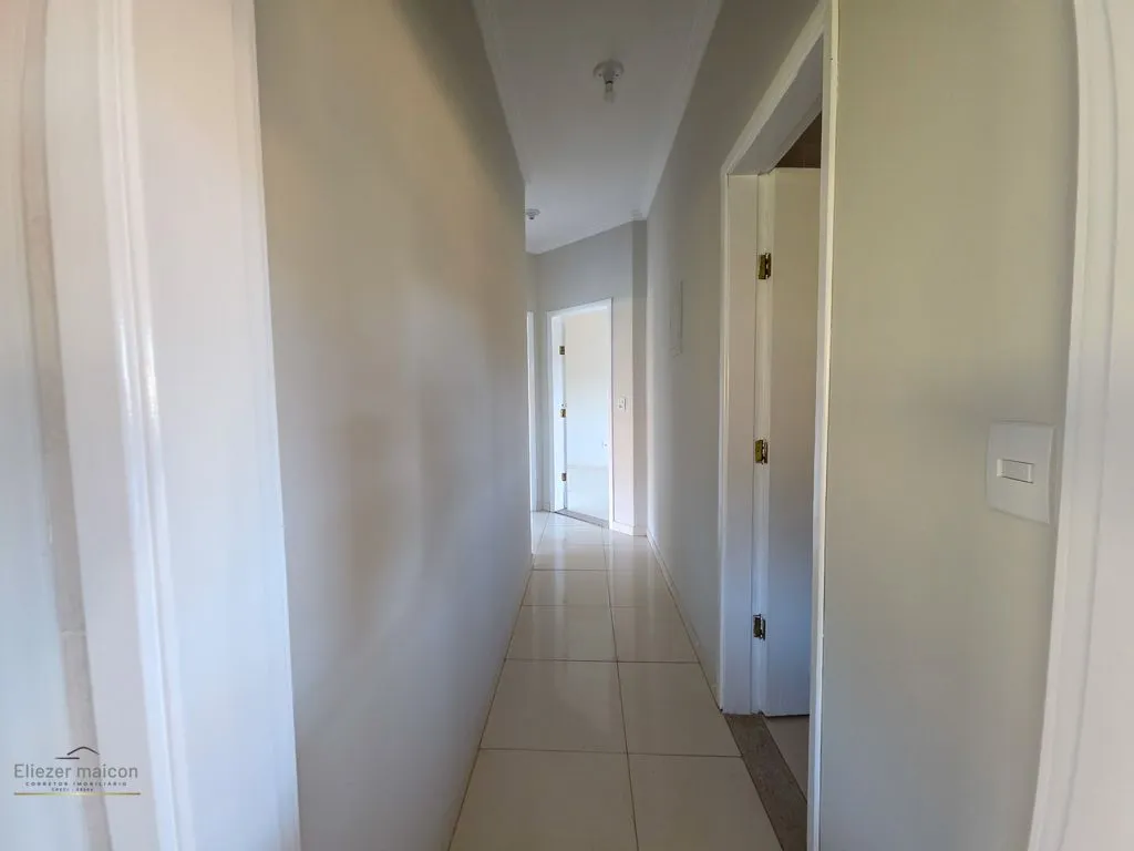 Imagem Casa estilo colonial a venda no condomínio Campo Alegre em Poços de Caldas