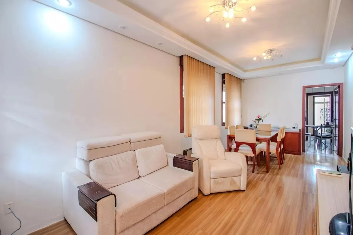 Imagem Casa à venda com 173m², 2 quartos e 3 vagas no bairro Vila Ipiranga- Porto Alegre/RS