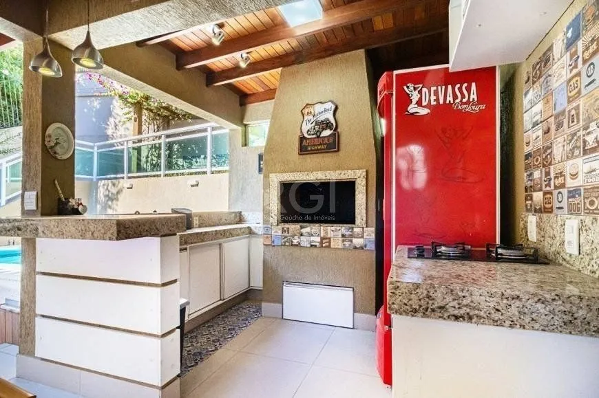 Imagem Excelente casa de 264m² com 4 dormitórios no bairro Menino Deus