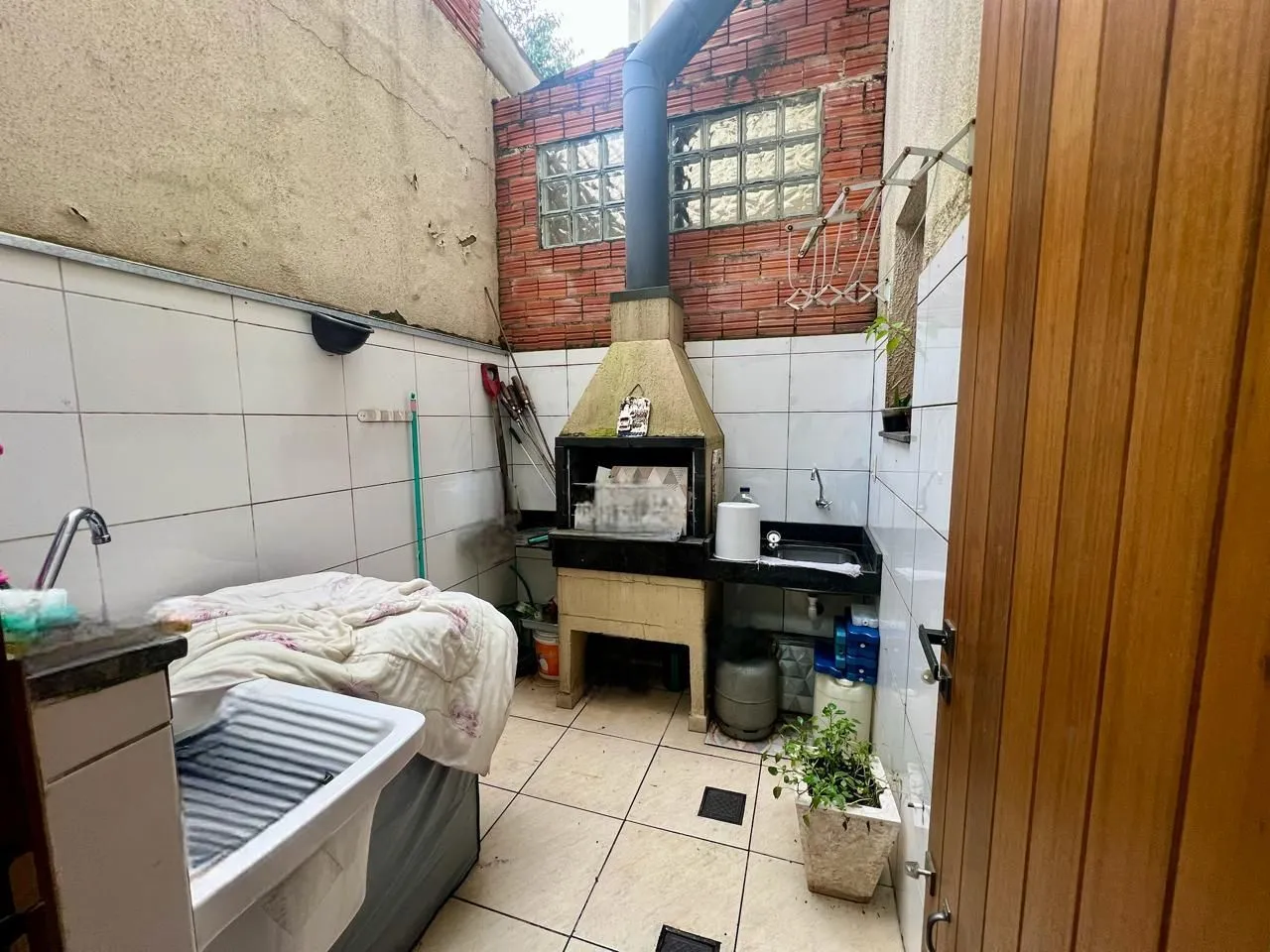 Imagem Casa em condomínio 2 dormitórios sem um com closet, vaga coberta, no bairro Cel. Aparicio Borges.