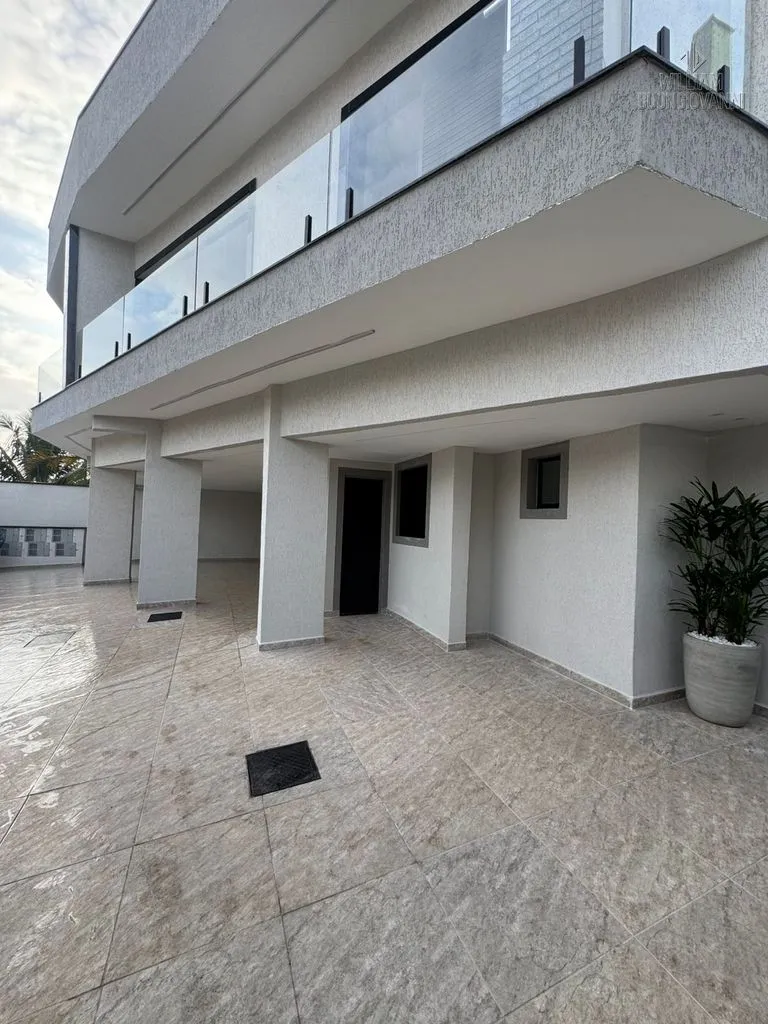 Imagem Casa Nova em Condomínio - 2 Suítes, 600m da Praia do Caiçara,