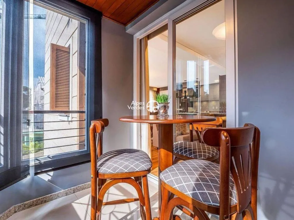 Imagem Vende-se Apartamento no Centro de Gramado, com 3 quartos