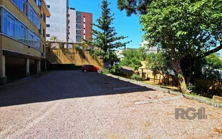 Imagem Apartamento Reformado com 3 Dormitórios e 3 Vagas no Petrópolis