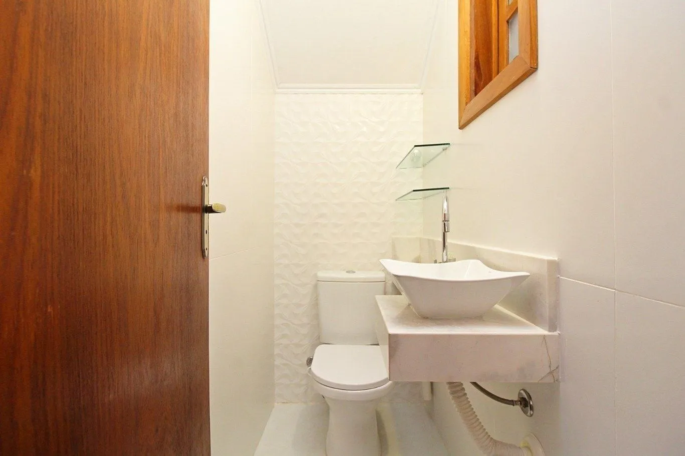 Imagem Casa de 3 dormitórios a venda no bairro Guarujá, Porto Alegre