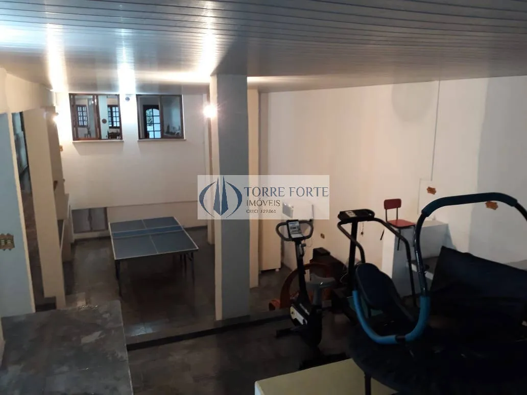 Imagem Casa espaçosa, com 380 m², 3 dormitórios sendo 1 suíte 4 banheiros, 2 vagas