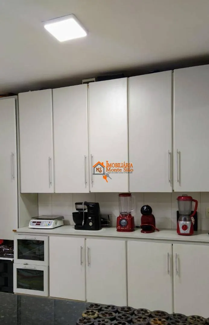 Imagem Sobrado com 3 dormitórios à venda, 247 m² por R$ 650.000,00 - Picanço - Guarulhos/SP