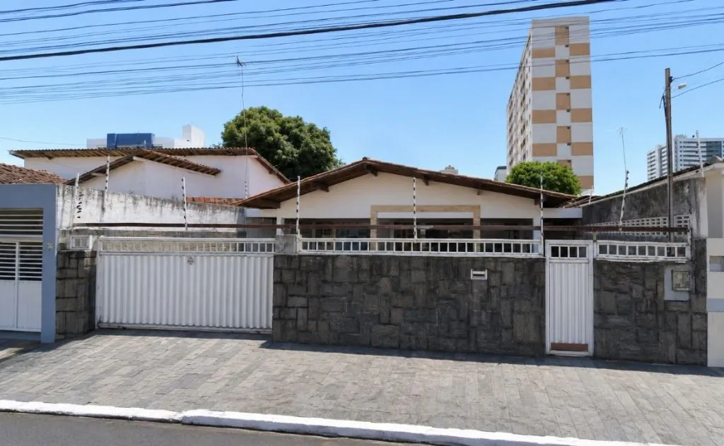 Foto do imóvel Casa ampla com piscina, poço artesiano e 3 quartos nos Expedicionários. Excelente localização, conforto, espaço e qualidade de vida.