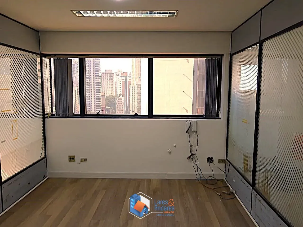Imagem SALA À VENDA COM 47 M², NO 13º ANDAR, C/2 WC E 1 VG C/ MANOBRISTA - PERDIZES - SP