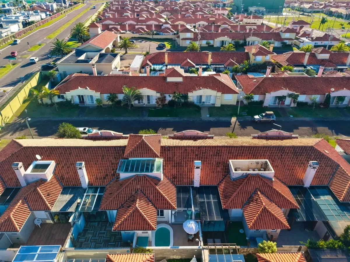 Imagem CASA EM CONDOMÍNIO À VENDA
