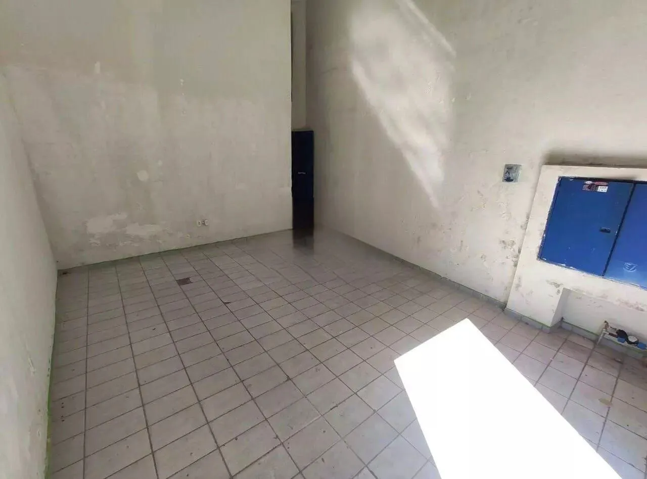 Imagem Oportunidade de Locação: Espaçoso Ponto Comercial de 110 m² no Centro de Pindamonhangaba, Ideal para Diversos Negócios