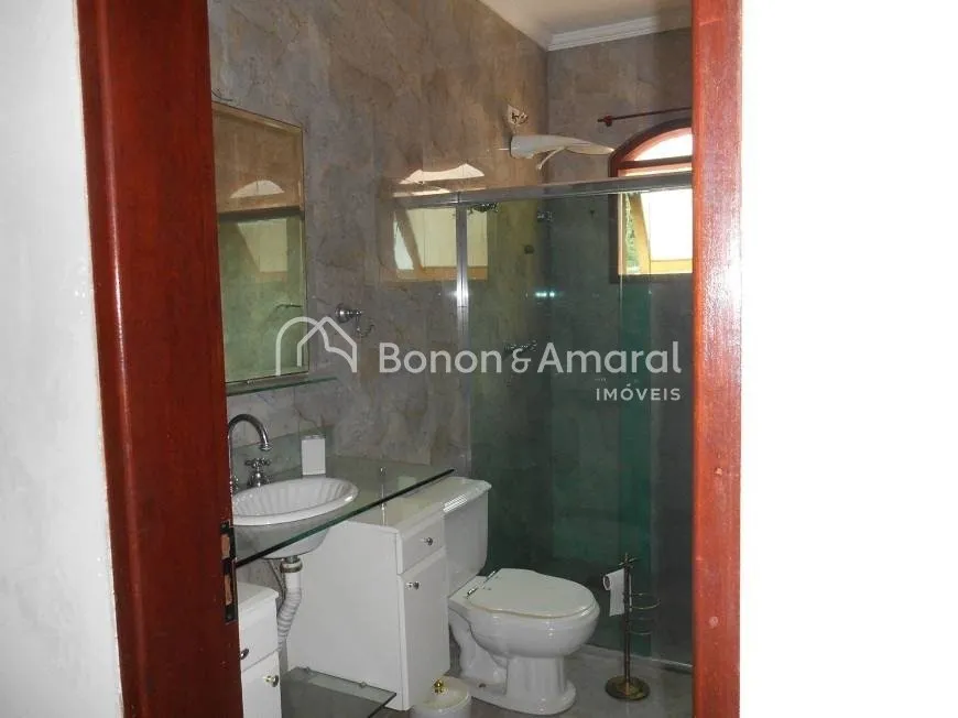 Imagem Casa com 230 m² e 5 quartos