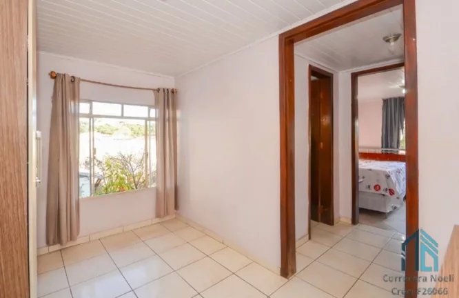 Imagem Casa a venda Semi mobiliada, 05 quartos, em ótima localização, no Bacacheri em Curitiba PR