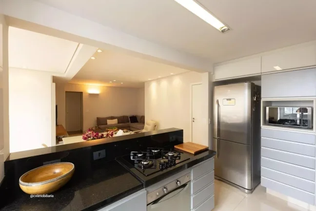 Imagem Localizado na charmosa Vila da Serra, em Nova Lima, este apartamento mobiliado oferece 94m² de conf...