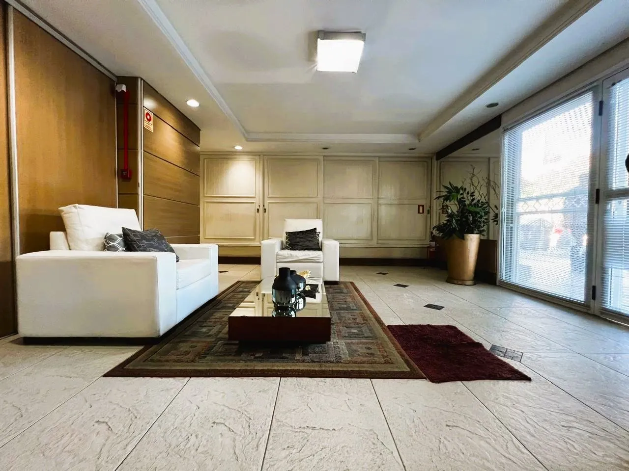 Imagem Excelente apartamento 2 dormitórios com duas vagas na Cidade Baixa