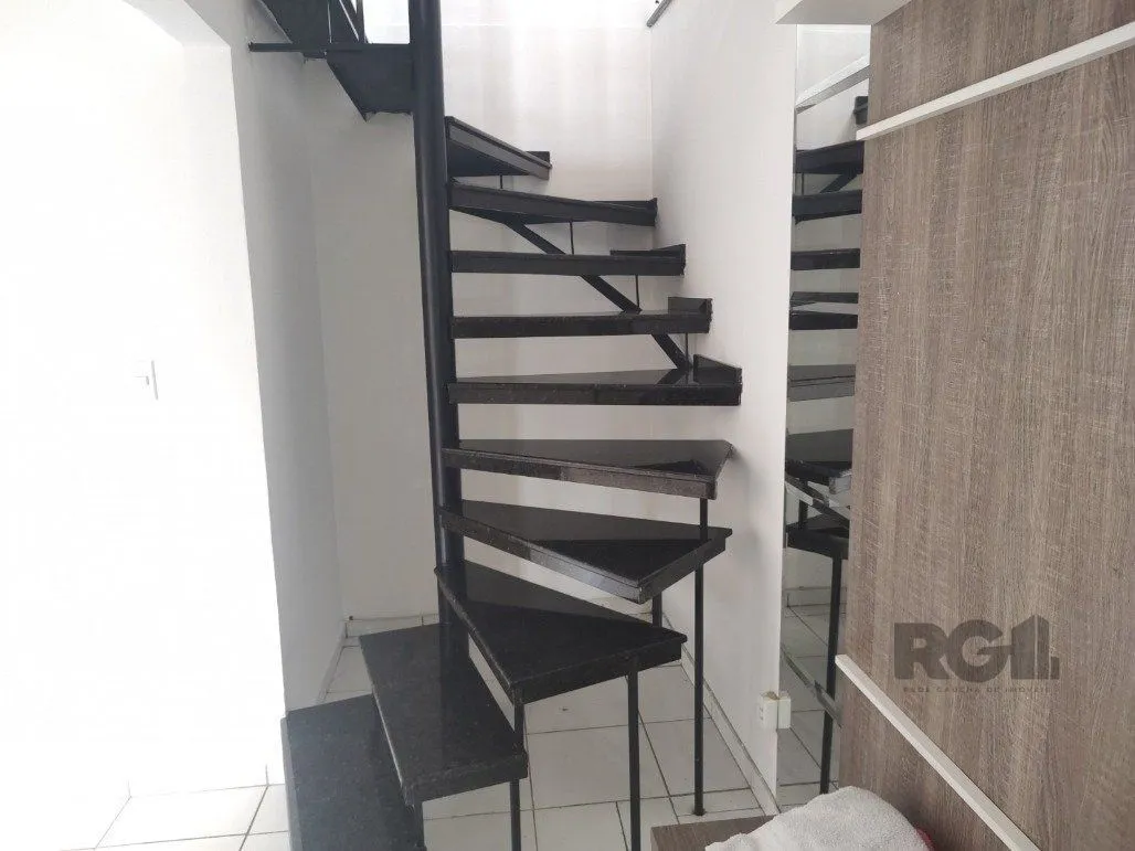 Imagem Vende ap. duplex, 2 dormitórios, 1 suíte, closet, ar split, salão de festa